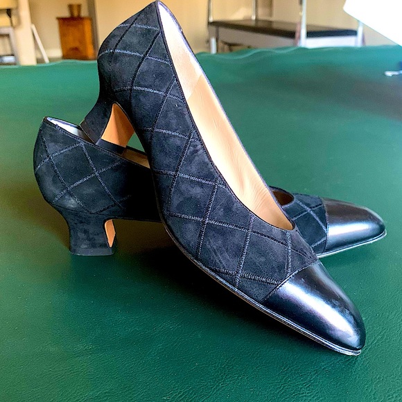 Salvatore Ferragamo Matelasse Navy Blue Quilted Suede Cap Toe Low Heel Pump 7.5 - Picture 6 of 16